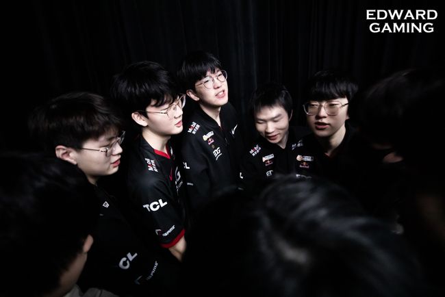 对足球事业 对足球事业