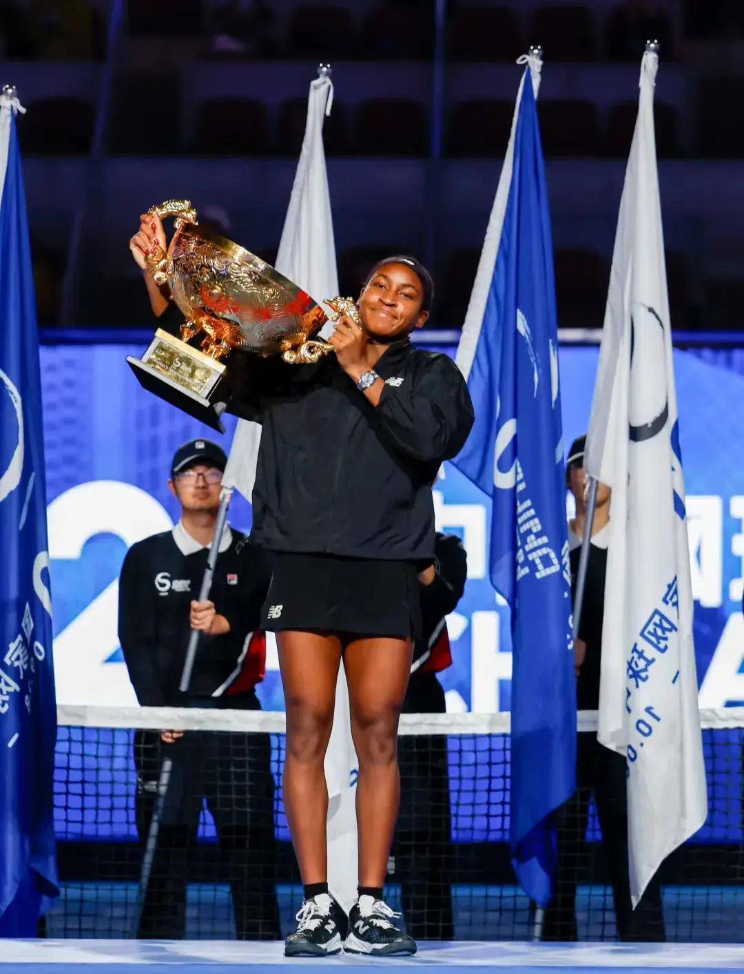 她不断突破 她不断突破